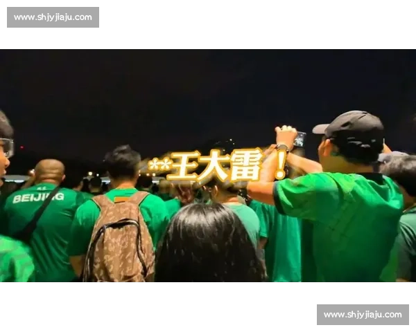 工体名场面!国安球迷狂嘘王大雷,赛后隔窗对骂引爆冲突 工体名场面!国安球迷狂嘘王大雷,赛后隔窗对骂引爆冲突