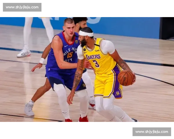 湖人对阵掘金比赛录像解析詹姆斯约基奇攻防博弈全回顾关键瞬间盘点